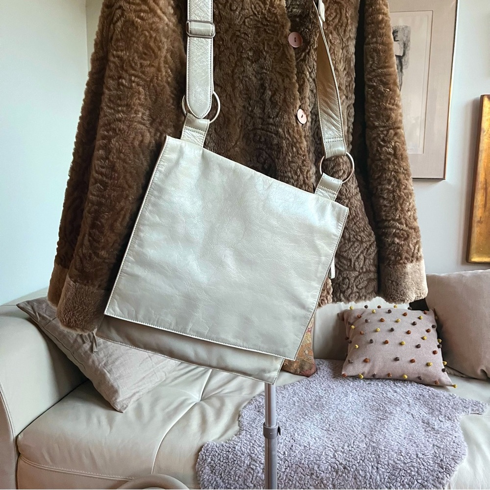 Cynthia H white leather tote bag